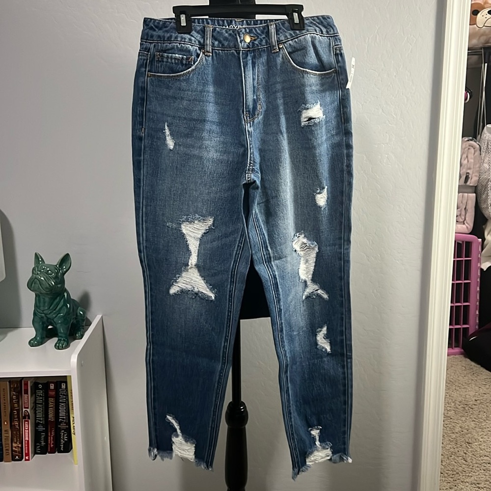NWT Zumiez EMPYRE Distressed Eileen Mom Jeans. Size 5